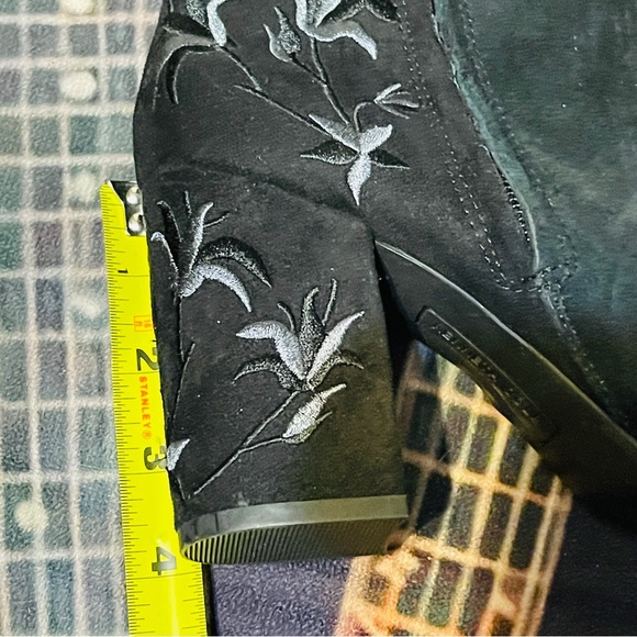 🎶Stunning Embroidered Kenneth Cole Suede Over-the-Knee Boots! - Picture 6 of 13